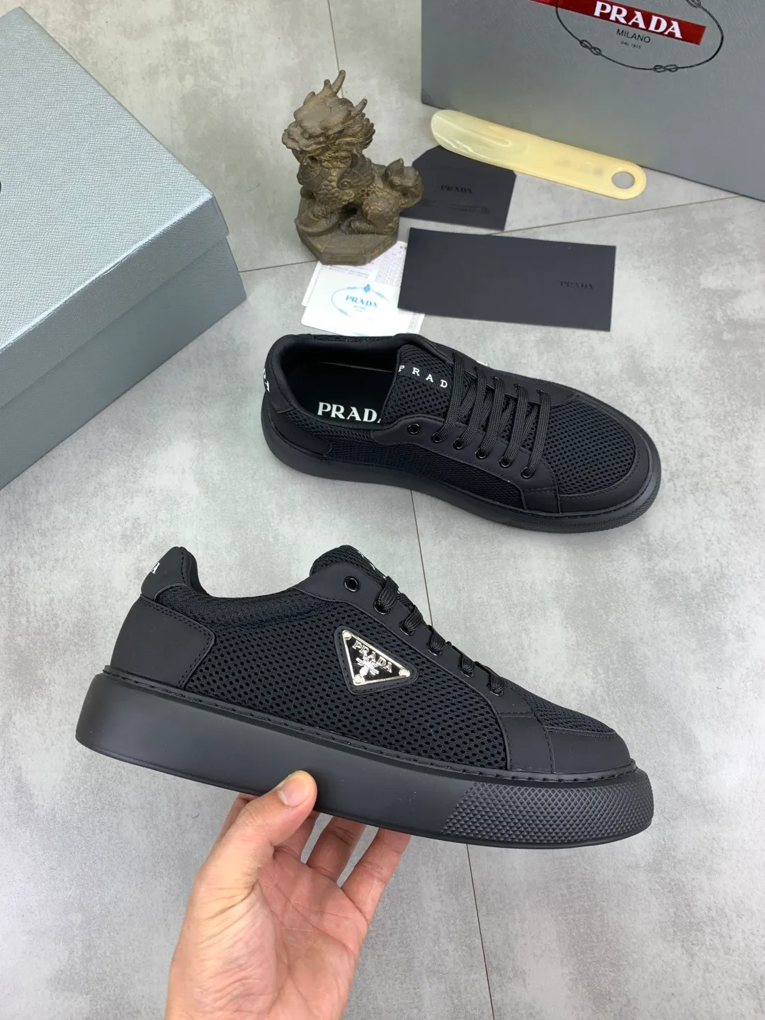 Men's shoes 💰P580💰 [New style] High version official website popular models are on the market, 🆘 Trendy brand (Prada) mainly promotes popular models, avant-garde and versatile fashion men's shoes private version mold opening, cowhide surface splicing 1:1.. Fashionable and simple, original imported cowhide lining cowhide feet; the atmosphere and personality are more fashionable, eye-catching and pursuing class. It will subvert the old idea and be a must-have for fashion trendsetters with you! Must keep it for yourself! Tall and comfortable, large and low, high-end quality workmanship. Size: 38-44 6️⃣colors available.